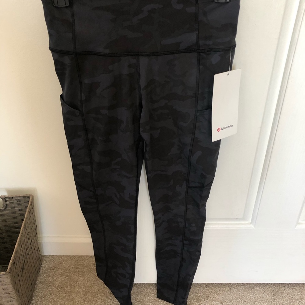 Lululemon Capri and T-shirt Set. Size 6. Brand new